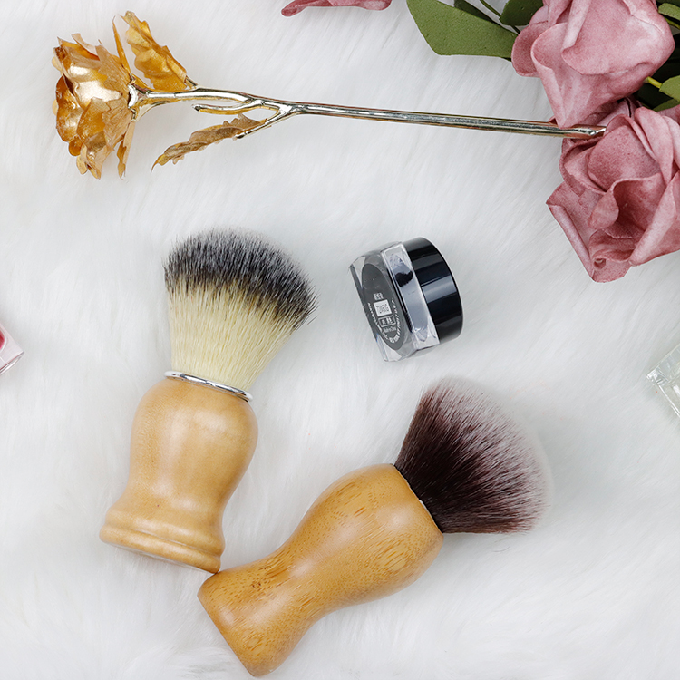 FSC beech wood handle in natural wood color KABUKI Power brush