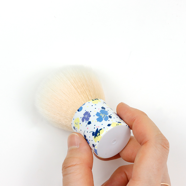 Heat transfer plastic handle is printed with a fashionable style power brush kit