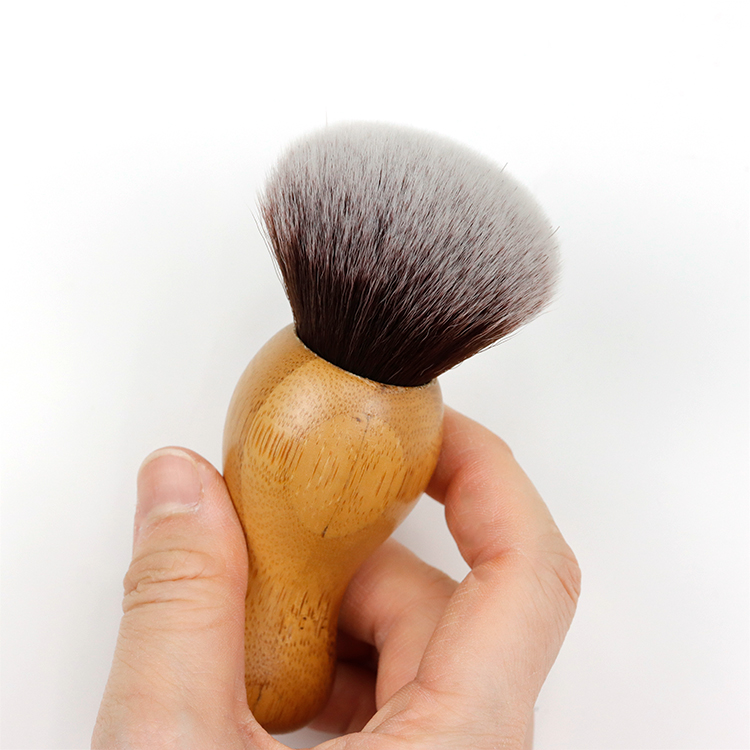 FSC beech wood handle in natural wood color KABUKI Power brush