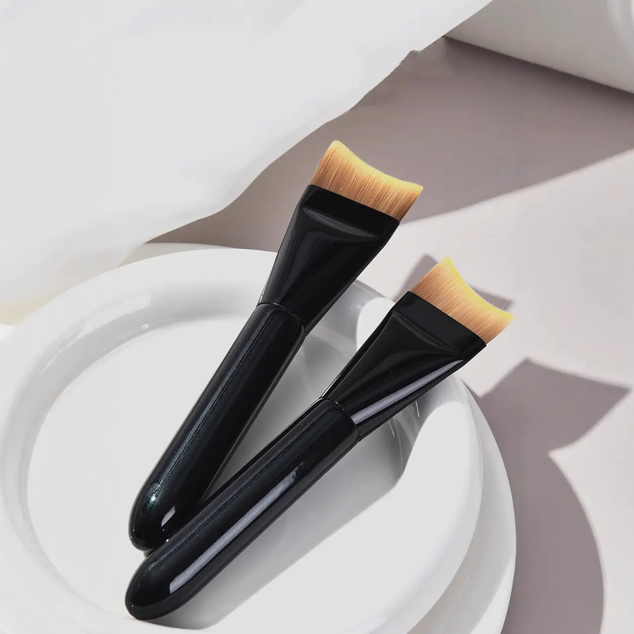 New Foundation Brush Ultra Thin Professional Handle Synthetic Hair Mask Brush Liquid Foundation Makeup Brush