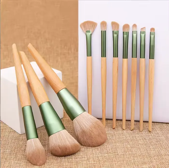 Professional 10pcs Makeup Brush Set Wooden Handle Soft Synthetic Fiber Bristles Face Eye Foundation Blush Tool Brushes