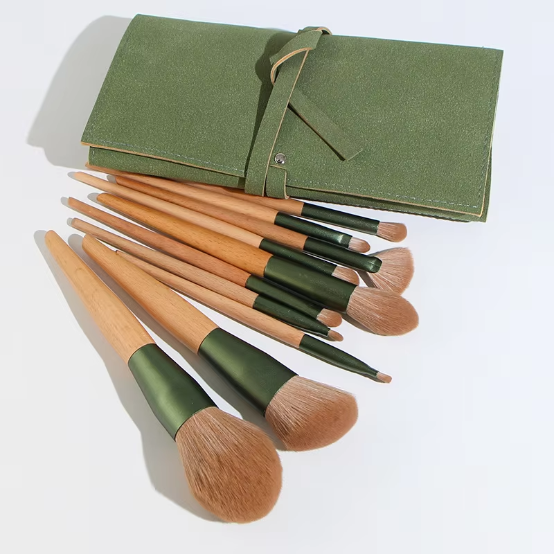 Professional 10pcs Makeup Brush Set Wooden Handle Soft Synthetic Fiber Bristles Face Eye Foundation Blush Tool Brushes