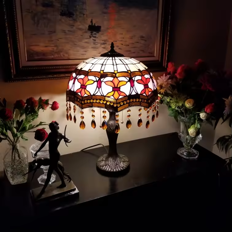 The Artistic Charm of Longhuijing's Tiffany Stained Glass Table Lamp