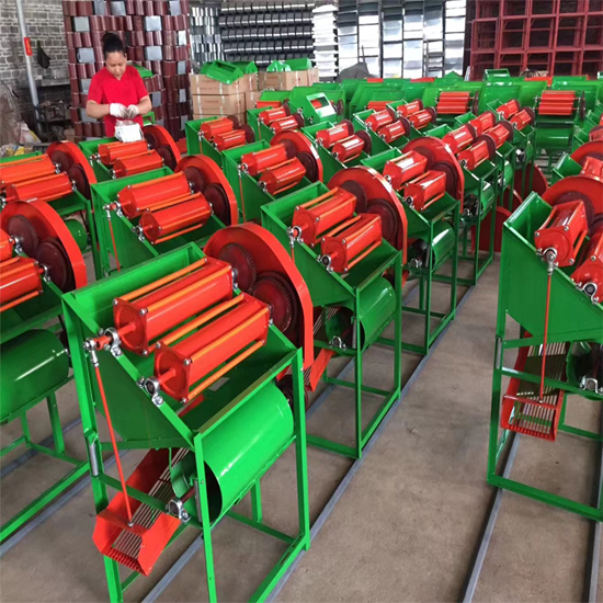 Best quality wet peanut groundnut picking picker machine for sale groundnut peanut picker harvesting machine price