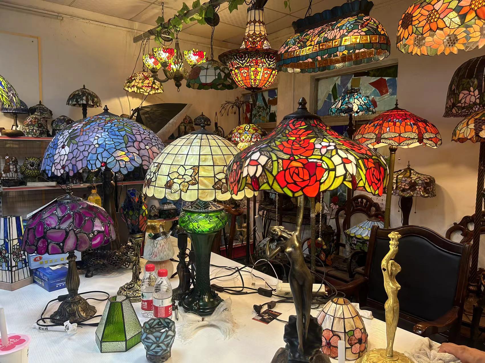The Art of Illumination: Longhuijing's Stained Glass Table Lamp