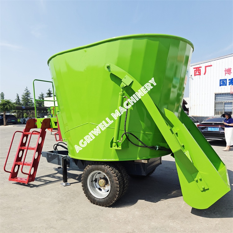 Professional Feed Mixer High-Tech Grass Crushing Equipment Low Loss Feed Machine Cow Sheep