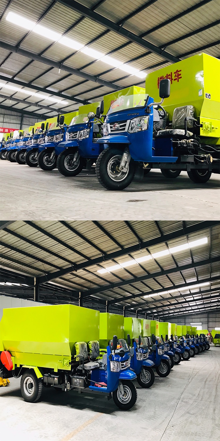 Diesel Engine Silage Mixer and Spreading Vehicle Feed Distributor with 3CBM Capacity for Cattle Farm Use