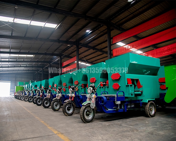 Electric motor type Three Wheel Cattle Farm Spreader Farm animal feed Spreading Machine Three Wheel Spread Feeding Cart